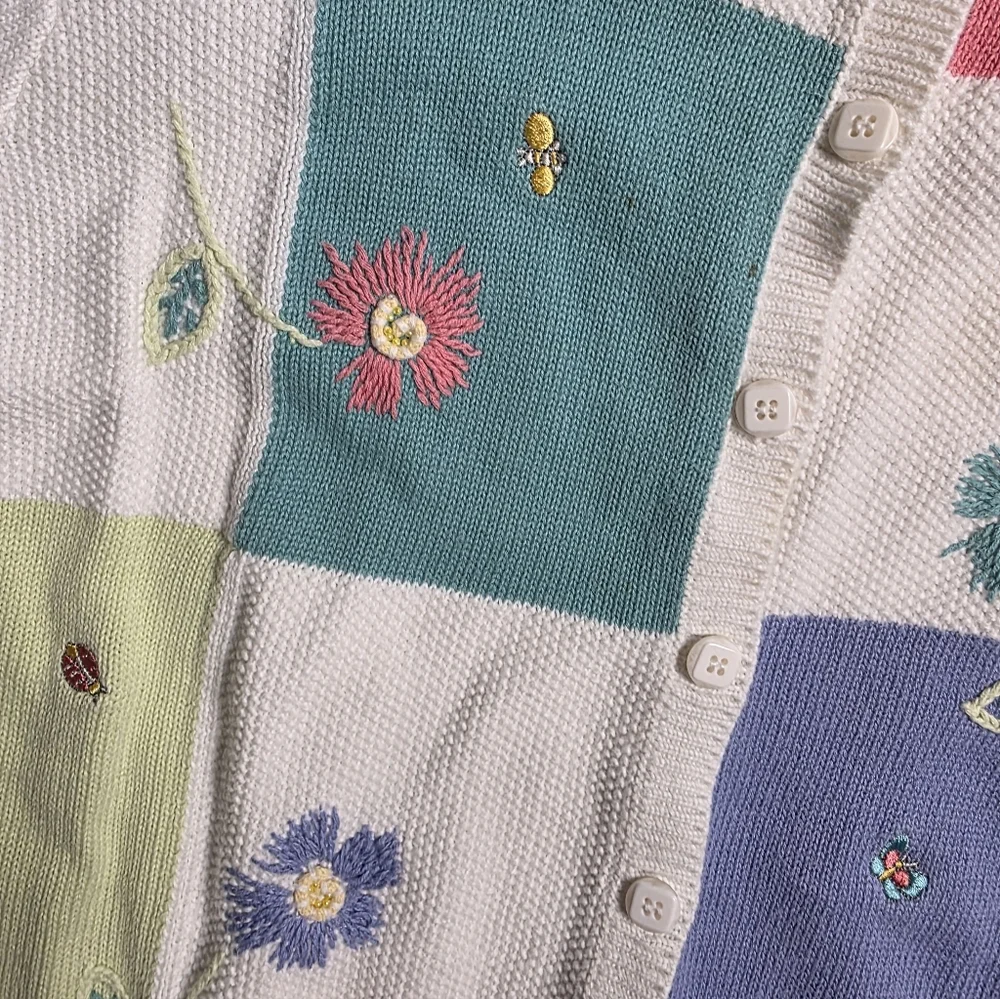 Alfred Dunner Medium Cardigan Multi Color Patchwork Embroidered Bees Flowers - Picture 3 of 5
